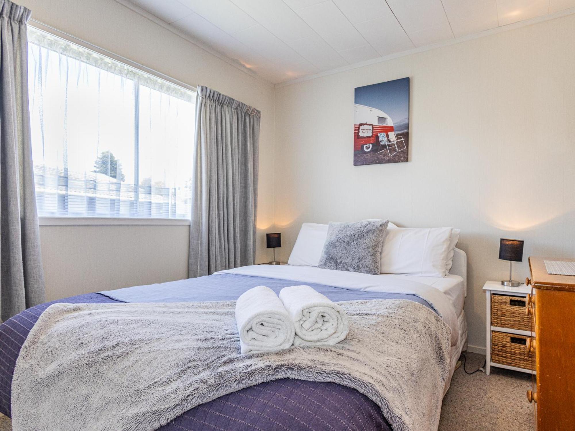 Central Riverside Retreat - Taupo Holiday Home Exterior photo