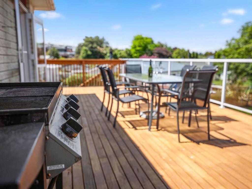 Central Riverside Retreat - Taupo Holiday Home Exterior photo