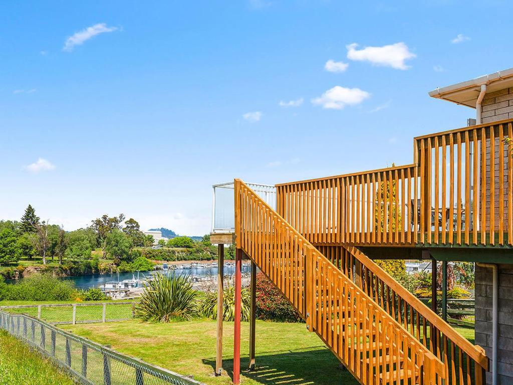 Central Riverside Retreat - Taupo Holiday Home Exterior photo